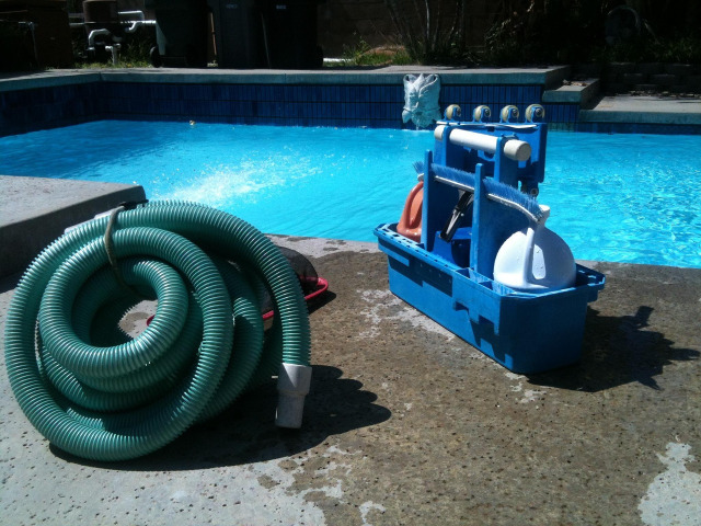 pool vacuum cleaning maintenance
